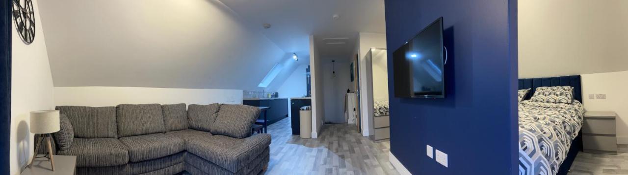 Lochside Loft - Self Catering Apartment For 2 In A Great Location For Inverness Airport And Both Cabot Highlands & Nairn Golf Courses Exterior photo